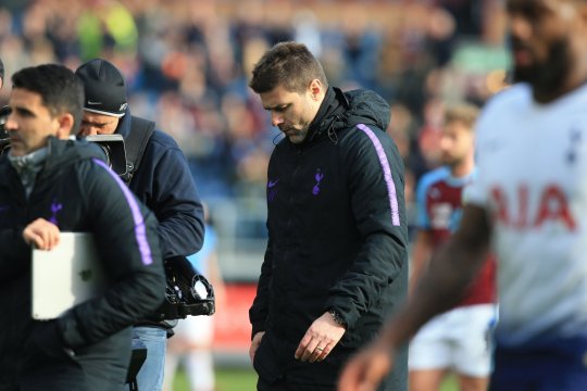 Tottenham thua đau, HLV Pochettino gây hấn với trọng tài Mike Dean - Bóng Đá