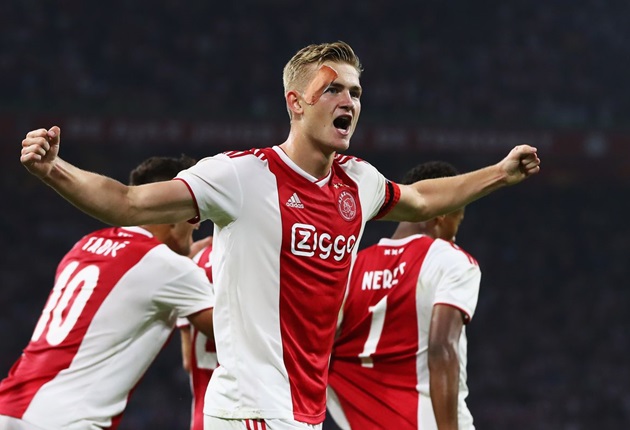 Nhìn Ajax bắn hạ Kền kền, fan Quỷ đỏ thèm muốn De Ligt - Bóng Đá