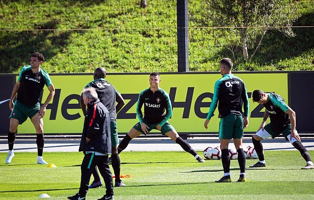 Ronaldo tập luyện cùng BĐN - Bóng Đá