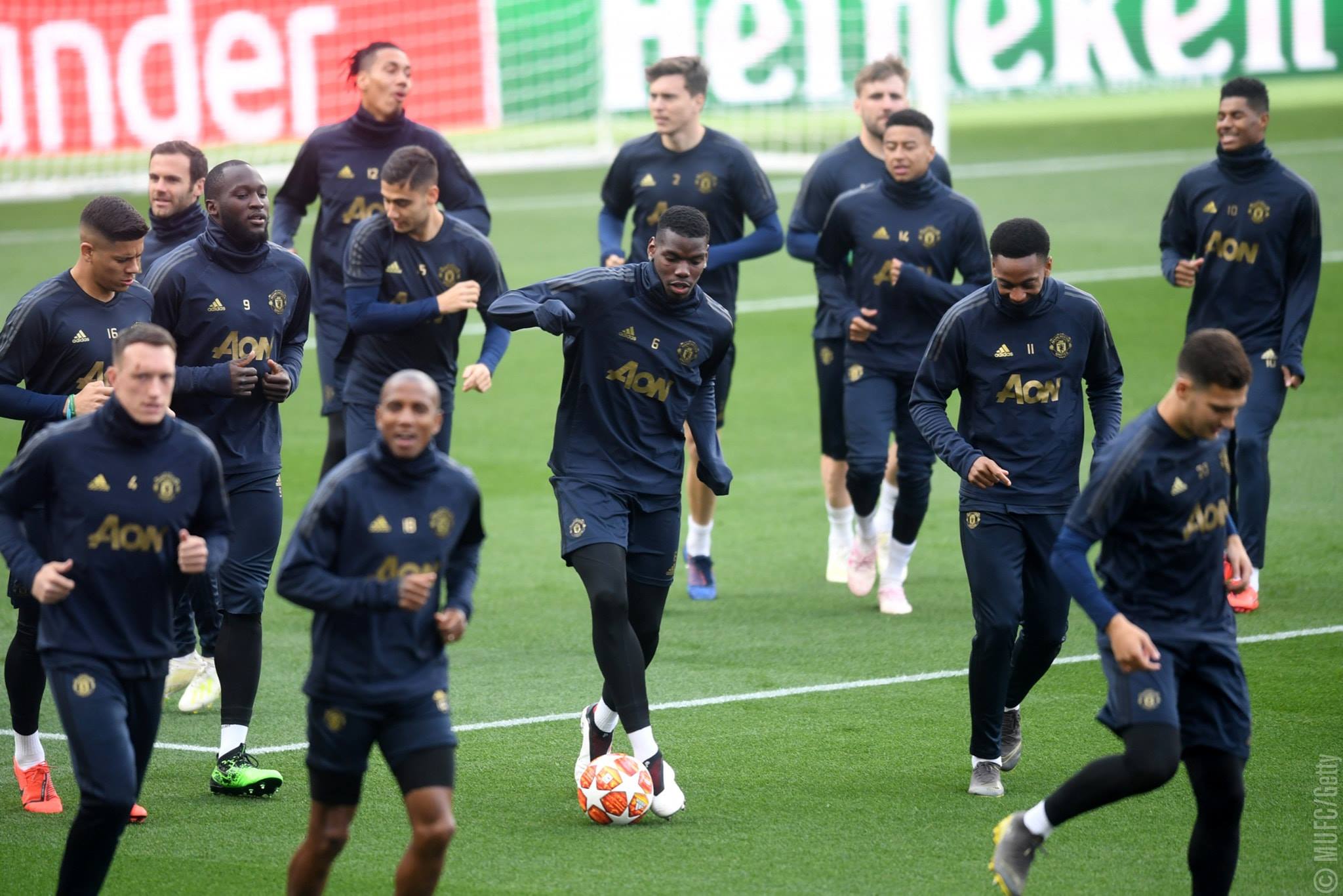 MU tập luyện ở Camp Nou - Bóng Đá
