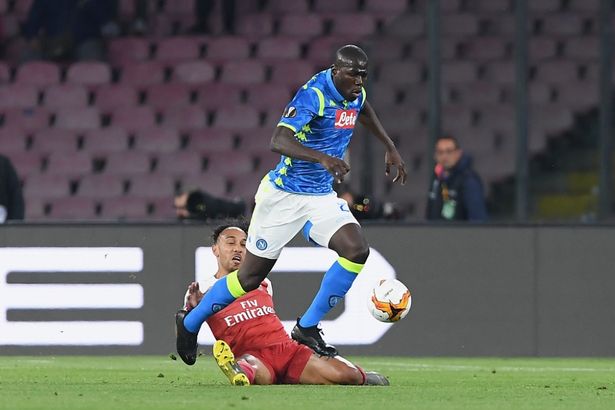 Fan Man Utd quay ngoắt 180 độ vì Koulibaly 