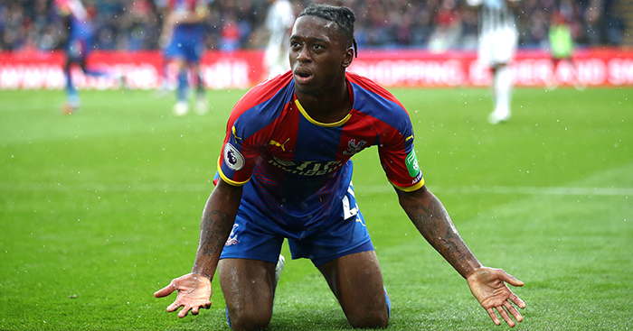 Neville khen Wan-Bissaka - Bóng Đá