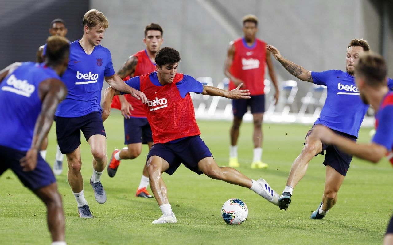 Barcelona tập luyện - Bóng Đá