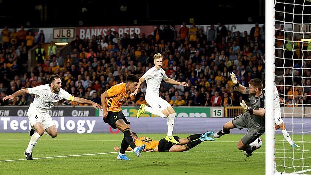 https://www.dailymail.co.uk/sport/football/article-7361539/Wolves-4-0-Pyunik-agg-8-0-Nuno-Espirito-Santos-men-reach-Europa-League-play-round-style.html - Bóng Đá