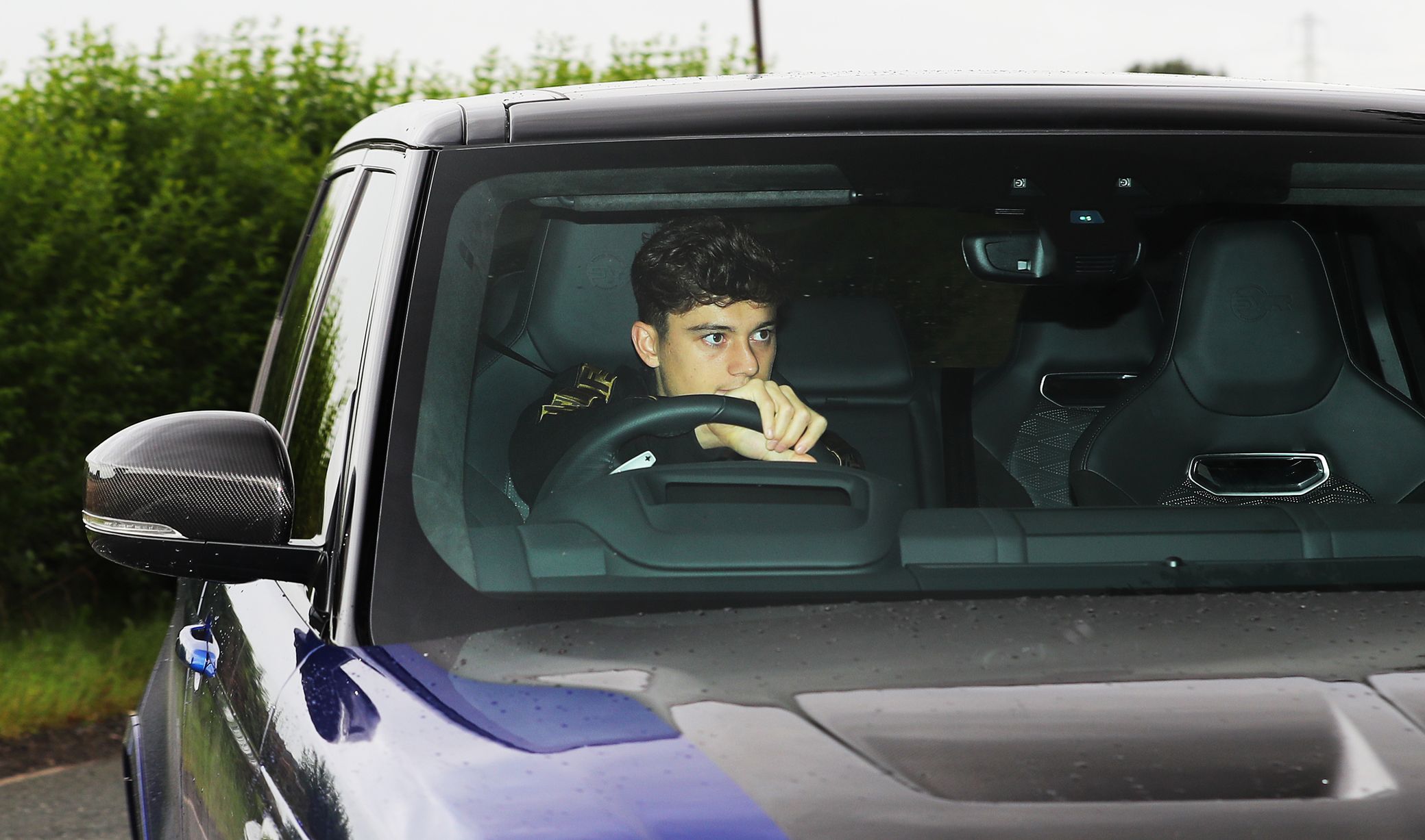 Alexis Sanchez arrives for Manchester United training as Inter Milan make transfer enquiry - Bóng Đá