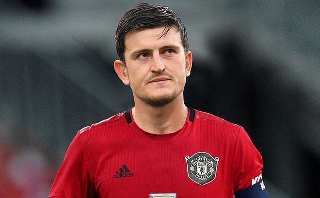‘Next Phil Jones’ – Some fans react to Maguire giving away a penalty for England - Bóng Đá