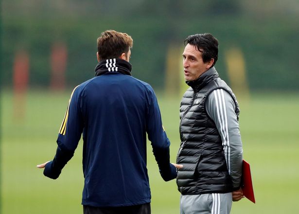 Mesut Ozil posts cryptic tweet after lengthy training ground discussion with Unai Emery - Bóng Đá