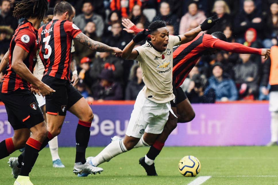 Bournemouth vs Man Utd: Premier League explain why Anthony Martial was not awarded penalty by VAR - Bóng Đá