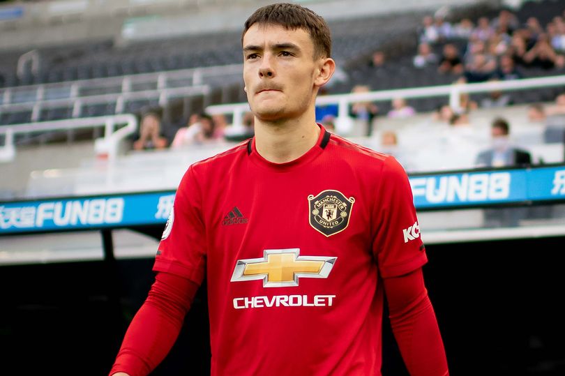 Dylan Levitt signs new contract with Manchester United - Bóng Đá