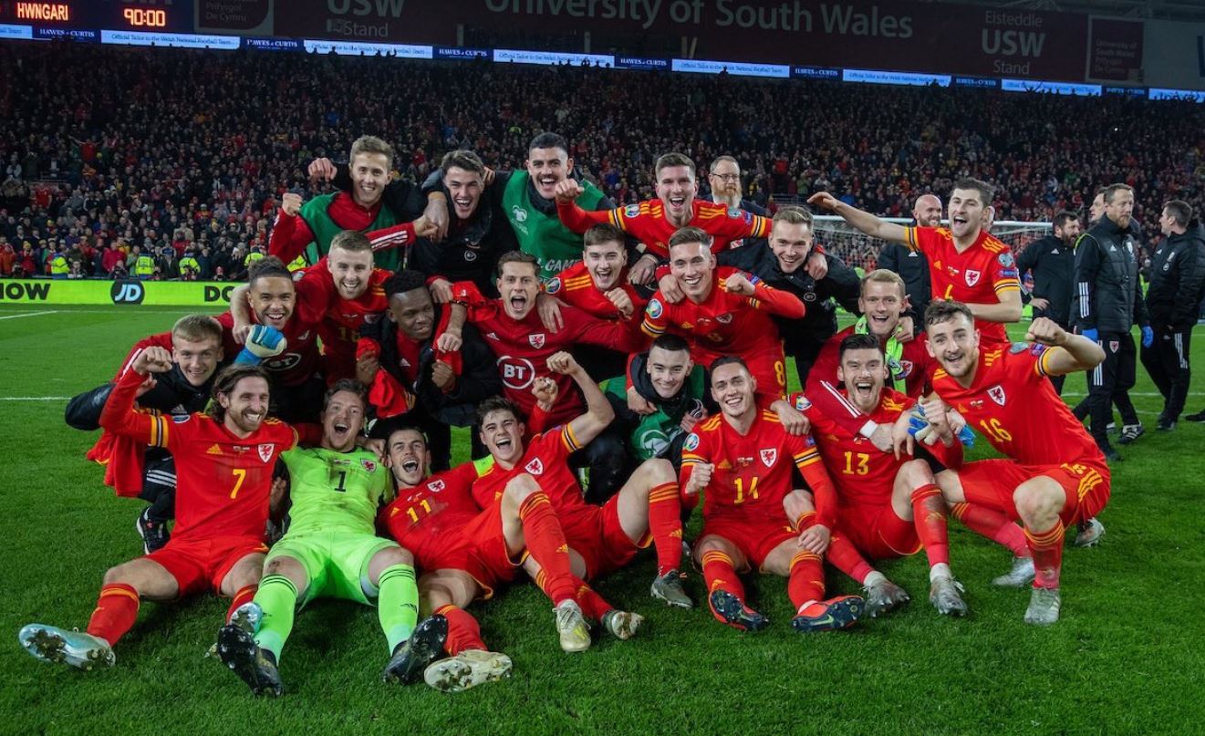 Manchester United: Fans congratulate Daniel James after he helped Wales qualify for European Championship - Bóng Đá