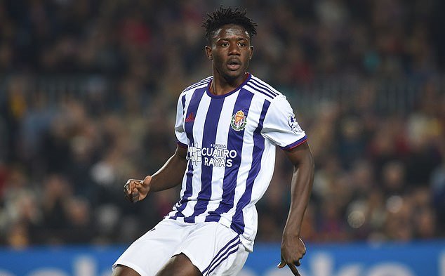 Manchester United 'eyeing move for Real Valladolid defender Mohammed Salisu... and 20-year-old has a £10m release clause they plan to trigger' - Bóng Đá