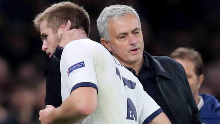 Jose Mourinho apologises to Eric Dier for substituting him after 29 minutes - Bóng Đá