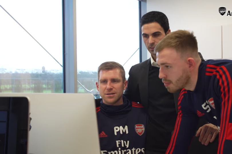 What Mikel Arteta told Per Mertesacker and the analysis team on his first day back at Arsenal - Bóng Đá