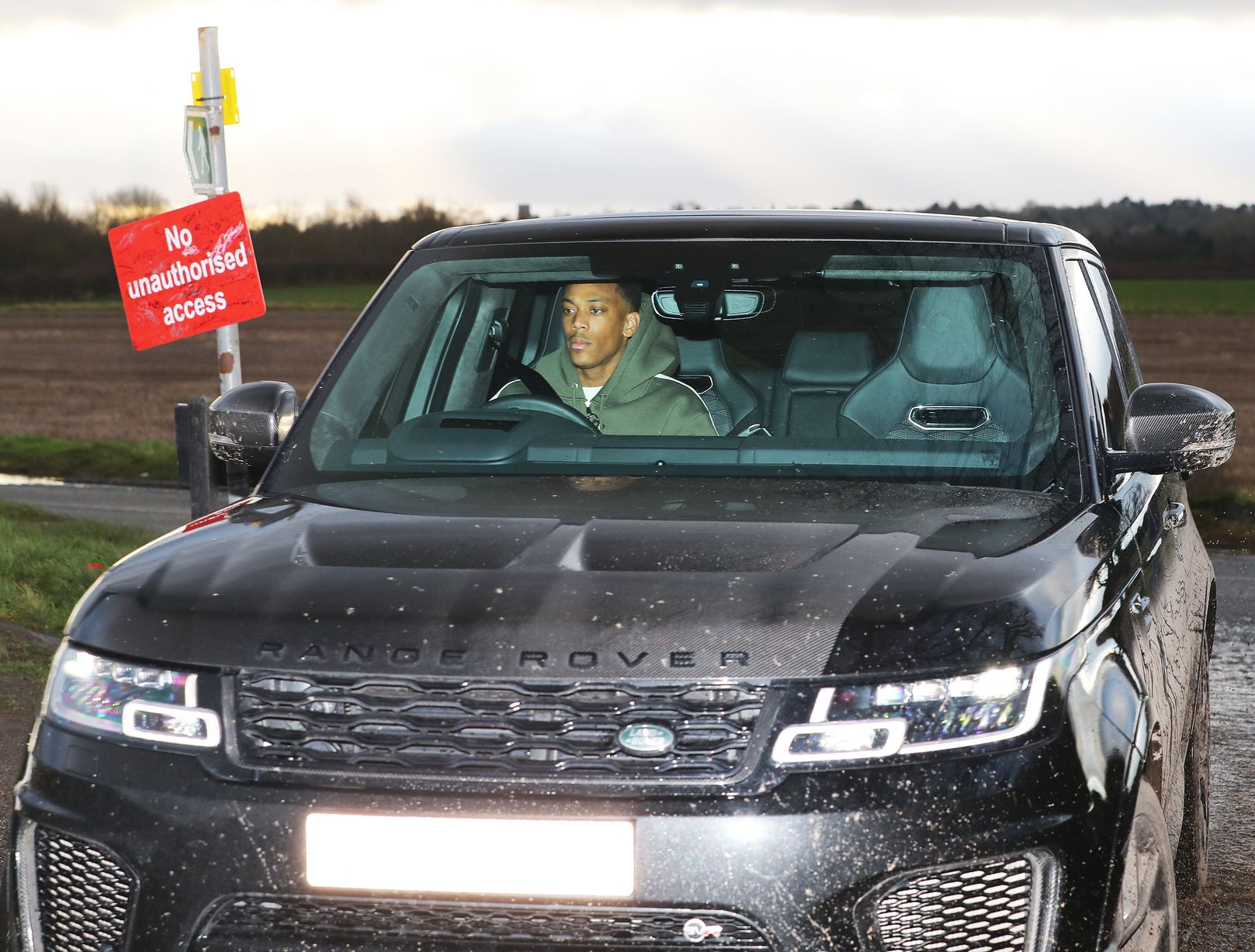 Ashley Young and Harry Maguire arrive for Manchester United training - Bóng Đá