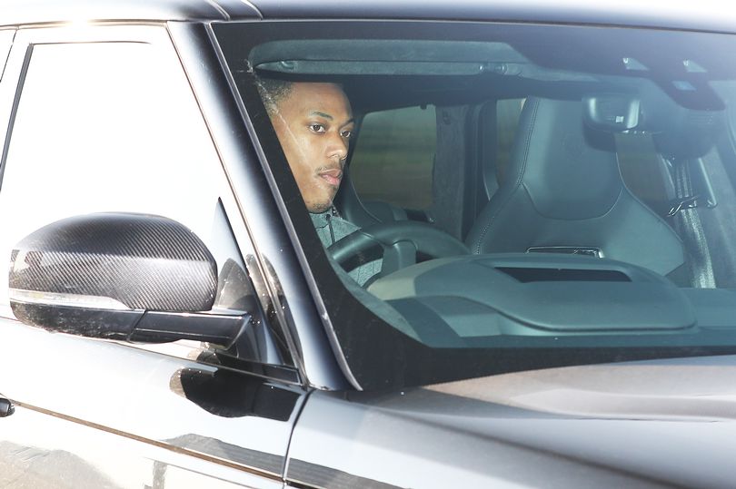 Pictures: Manchester United players arrive at Carrington as Man City preparations begin - Bóng Đá