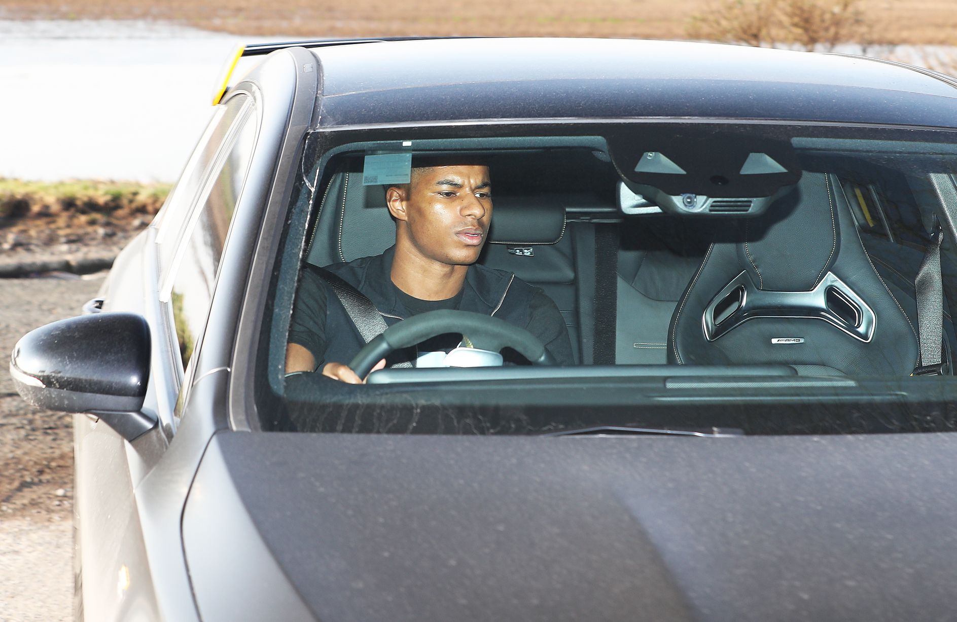 Pictures: Manchester United players arrive at Carrington as Man City preparations begin - Bóng Đá