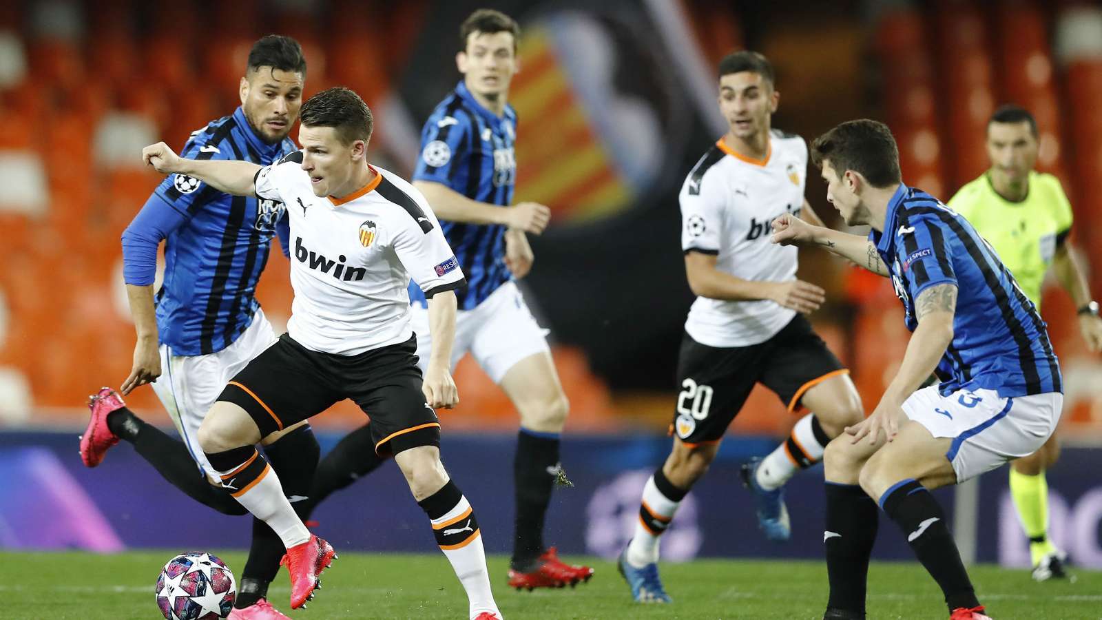 Valencia confirm that 35 per cent of squad has tested positive for coronavirus as club confirms four more cases - Bóng Đá
