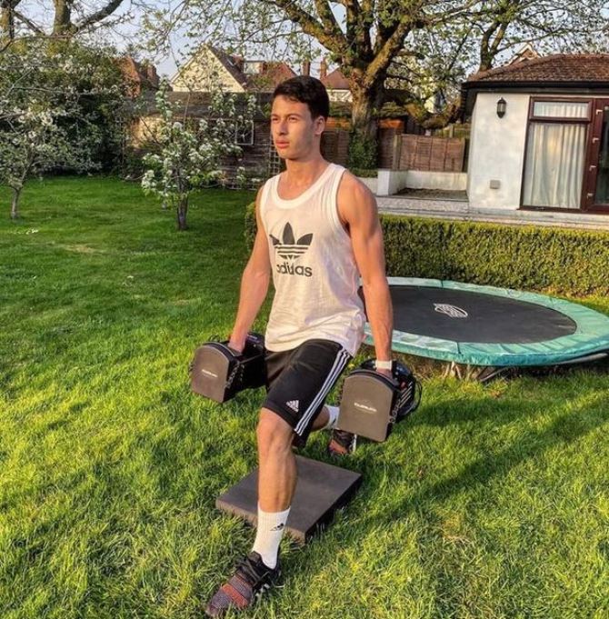 Gabriel Martinelli stuns Arsenal fans with new bulked up look as ace hits the weights in lockdown - Bóng Đá