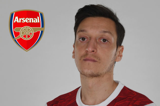 'Our new no.10 is coming!' - Arsenal fans in meltdown after spotting Mesut Ozil transfer hint - Bóng Đá