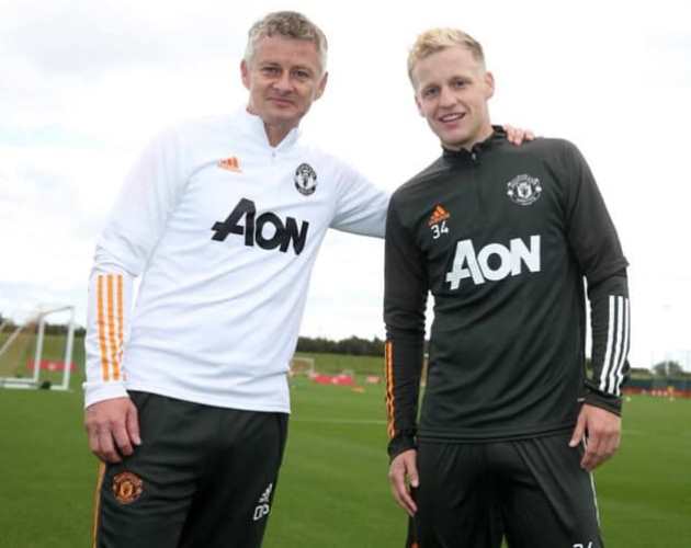 He actually headbutted my centre-back s': Ole Gunnar Solskjaer reveals Manchester United new boy Donny van de Beek's him impressed five years ago - Bóng Đá