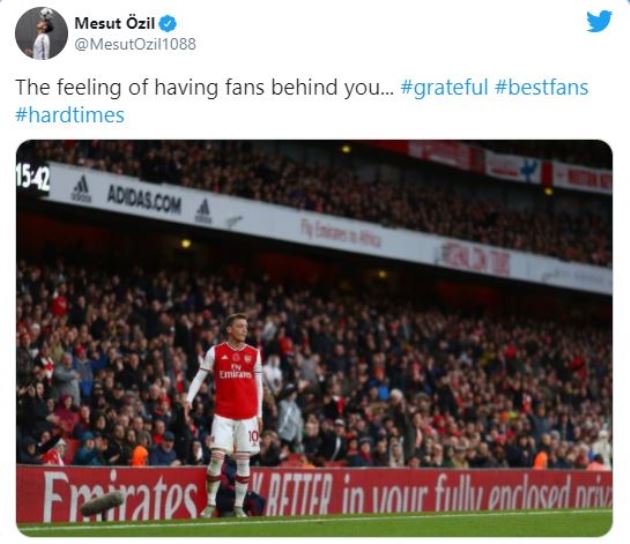 Mesut Ozil breaks Arsenal players' social media silence after Tottenham defeat - Bóng Đá