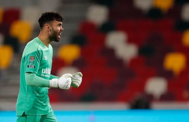Thủ môn của Brentford, David Raya -người được định giá 10 triệu bảng - đang là cái tên mà Pháo thủ quan tâm.