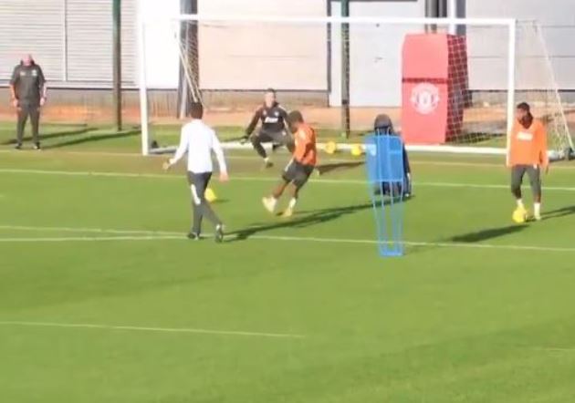 Amad Diallo scores lovely goal in training - Bóng Đá