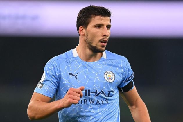 Dias giúp hàng thủ Man City mạnh mẽ trông thấy.