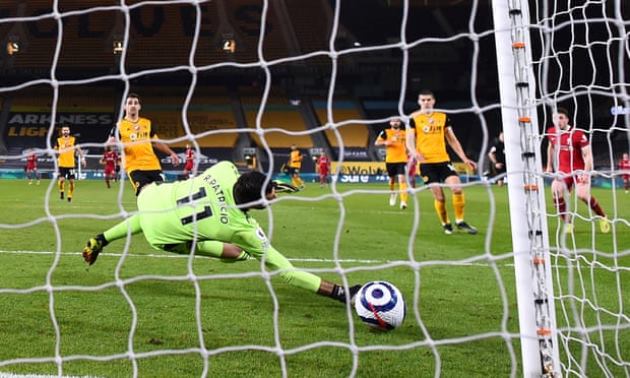 Wolves vs Liverpool: Rui Patricio suffers head injury in worrying Premier League clash - Bóng Đá