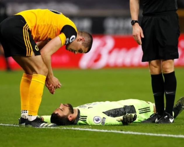 Wolves vs Liverpool: Rui Patricio suffers head injury in worrying Premier League clash - Bóng Đá