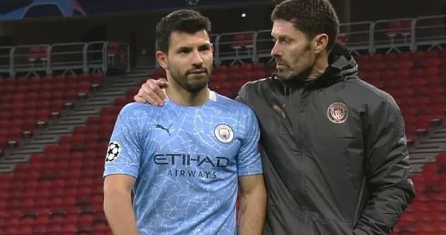 They don't pass me the ball!': Sergio Aguero 'leaves the pitch complaining - Bóng Đá