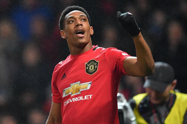 Lúc này, mối quan tâm lớn hơn của Man Utd là hàng công. Anthony Martial đã ghi bàn chỉ trong 17 lần ra sân gần nhất. Edinson Cavani thì không được sung sức, và cũng chưa chắc ở lại Old Trafford.