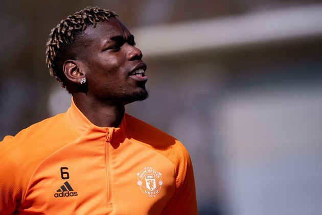 Paul Pogba tỏ rõ sự thoải mái trước trận đánh lớn. Sự góp mặt của anh giúp tuyến giữa Quỷ đỏ sáng tạo hơn nhiều.