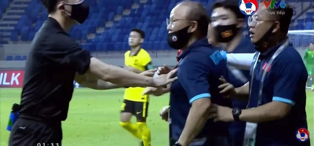 HLV Park Hang-seo bị cấm trận UAE - Bóng Đá