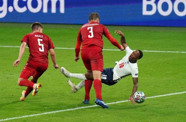 Raheem Sterling insists 'it was a clear penalty' as England book place in final of Euro 2020 - Bóng Đá