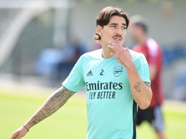 Mikel Arteta makes right-back decision ahead of season with Hector Bellerin to miss out - Bóng Đá