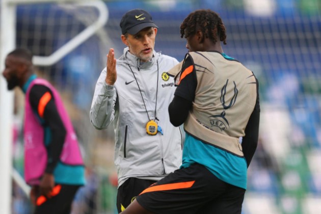 Thomas Tuchel tells Trevoh Chalobah he is staying at Chelsea this season and will be part of his first-team plans - Bóng Đá