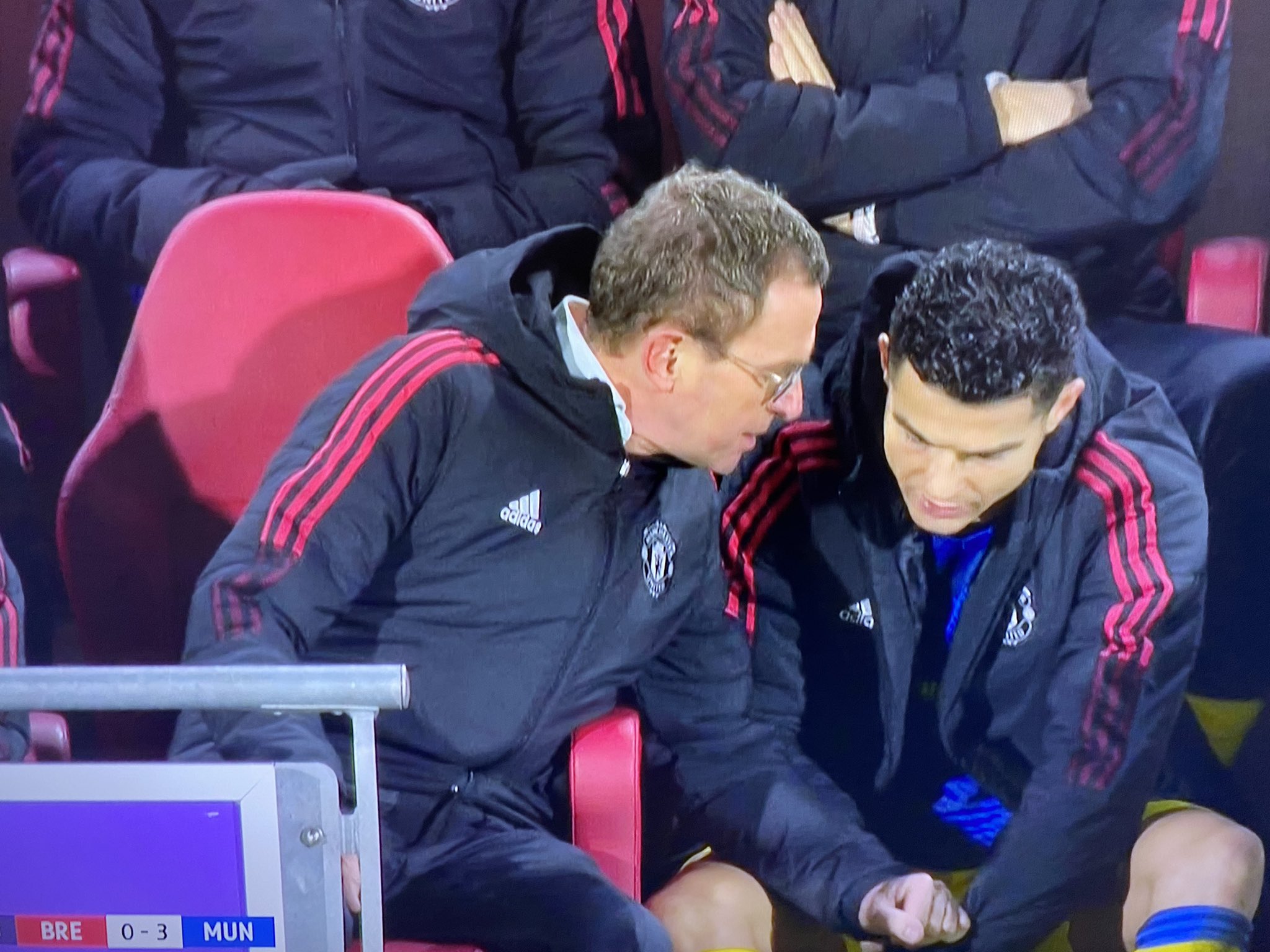 Man Utd boss Ralf Rangnick reacts to Cristiano Ronaldo's latest strop after Brentford sub - Bóng Đá