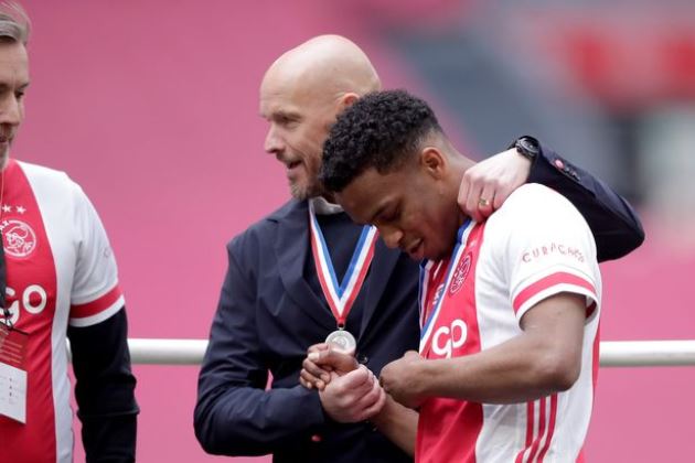 Man Utd respond to Jurrien Timber price tag as Ajax spot transfer signals - Bóng Đá