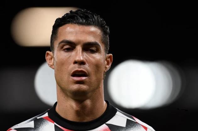 Manchester United will consider letting Cristiano Ronaldo leave on a free in January - Bóng Đá