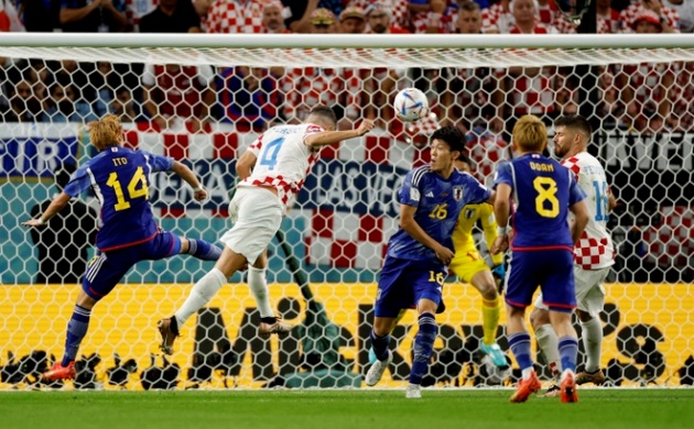 Cú đánh đầu hiểm hóc của Perisic.