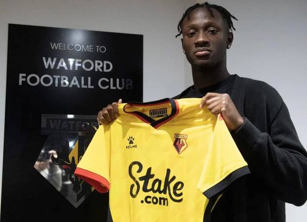 Ismael Koné with his Watford shirt after deal completed and signed today, here we go confirmed.  - Bóng Đá