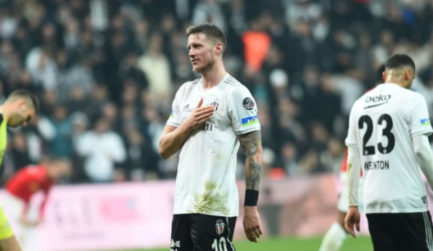 Besiktas manager responds to claims Wout Weghorst is joining Manchester United - Bóng Đá