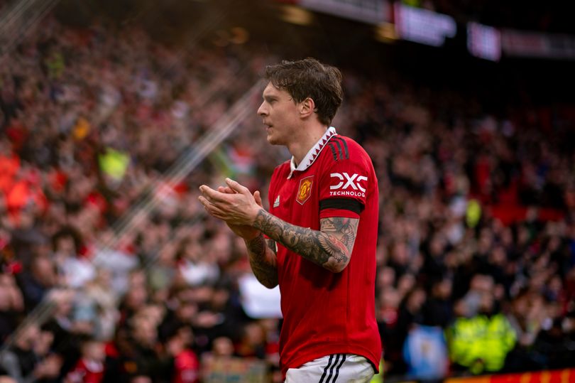 Victor Lindelof insists Manchester United players are not distracted by takeover process - Bóng Đá