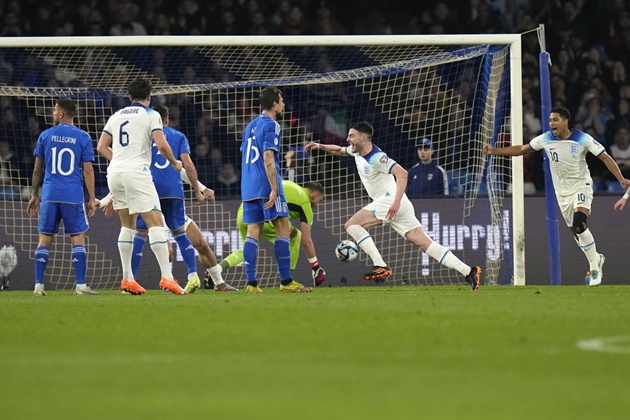 5 điểm nhấn Ý 1-2 Anh: Maguire mất điểm; Giá trị ngôi sao - Bóng Đá