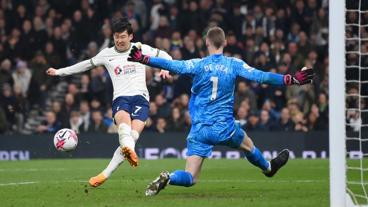 M.U chia điểm đáng tiếc với Tottenham.