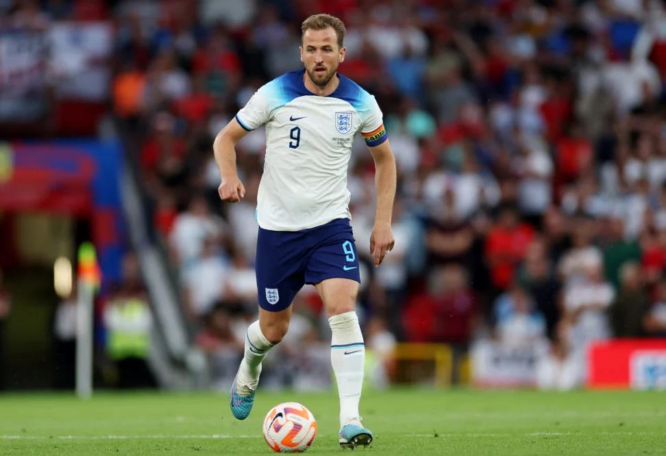 Manchester United have been urged to push and try and secure a deal for Tottenham striker Harry Kane. - Bóng Đá