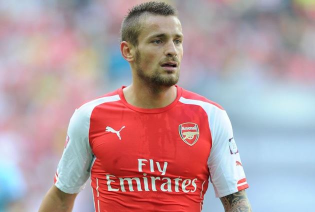 Debuchy không mấy thành công ở Arsenal.