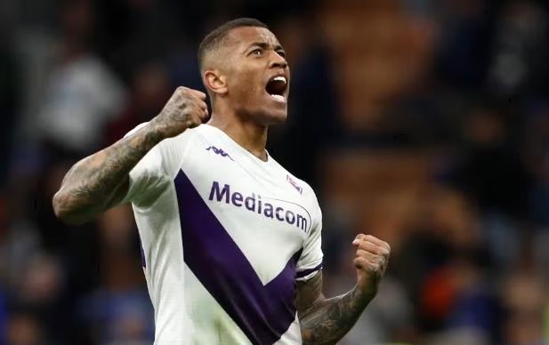 Brighton beat Fulham to £20m-rated Fiorentina defender Igor - Bóng Đá