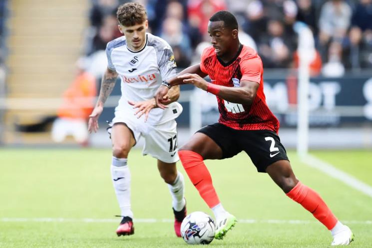Ethan Laird chứng tỏ bản thân trong màu áo Birmingham.